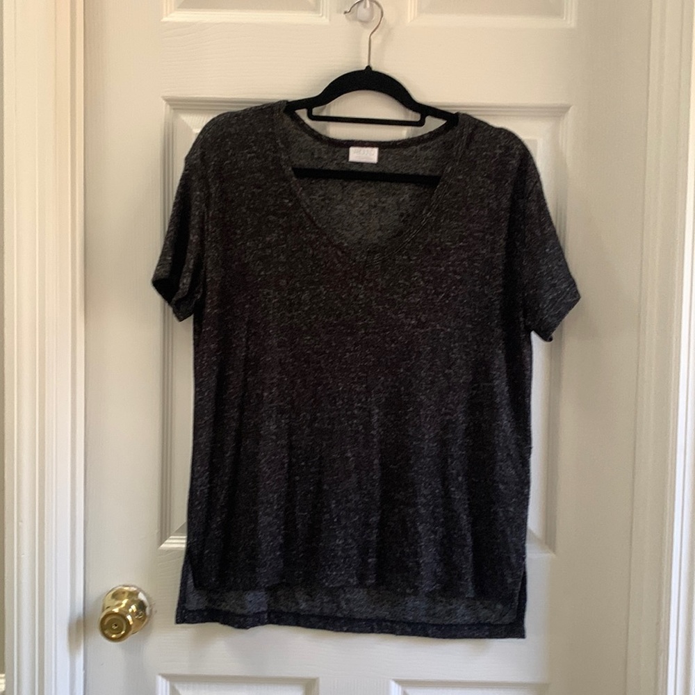 NWOT Abound heather black t-shirt, high/low. Super soft size M.